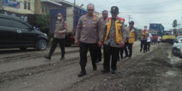 Perbaikan Jalan Rusak Menjadi Penyebab kemacetan Truk Batubara di Jambi 