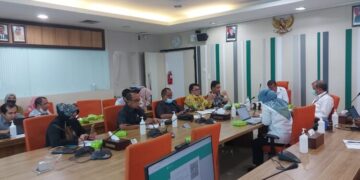 Komisi III DPRD Provinsi Jambi saat berdiskusi dengan pihak Kementrian PUPR