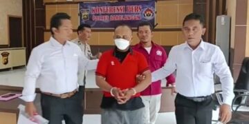 Pelaku Pemerkosaan Saat Diamankan di Maqpolres Sarolangun. (Foto : Rst/Istimewa)