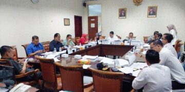 Anggota Komisi III DPRD Provinsi Jambi laksanakan Rapat Dengar Pendapat (RDP) dengan Dinas Perhubungan Provinsi Jambi, Senin (16/1/2023).