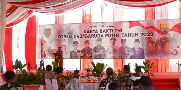 Gubernur Al Haris Ajak Seluruh Masyarakat Merawat Jalan Desa Kilangan