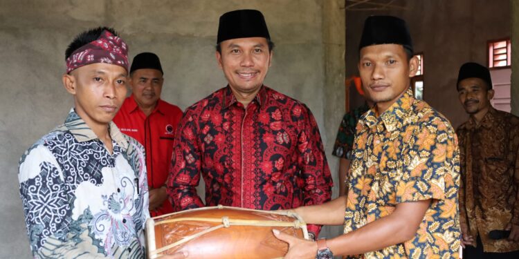 DPRD Provinsi Jambi Dukung Pertumbuhan Dua Paguyuban di Singkut Sarolangun