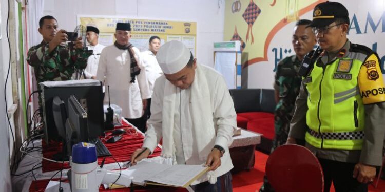 Gubernur Al Haris Tinjau Pos Pengamanan Lebaran Idul Fitri 1444 H