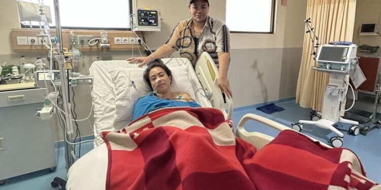 Sempat Dipasang Alat Medis, Kondisi Pengusaha Kosmetik Membaik Usai Dijenguk Para Artis