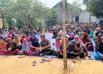 Dengar Keluhan Masyarakat Desa Bungur, Edi Purwanto Akan Pangil BPN Terkait Komplik lahan di Kumpe