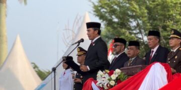Ketua DPRD Jambi Bacakan Teks Proklamasi di Upacara HUT RI ke 78.
