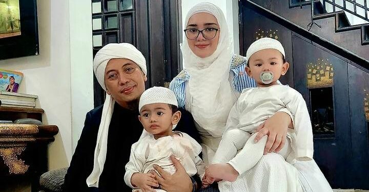 Bebi Silvina Sentil Opick yang Asik Berpesta saat Anaknya Sakit