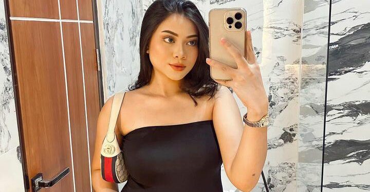 Belum Lama Bercerai, Hanum Mega Terlihat Semobil dengan Achmad H