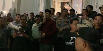 Edi Purwanto Temui Masyarakat Unjuk Rasa Soal Konflik Lahan