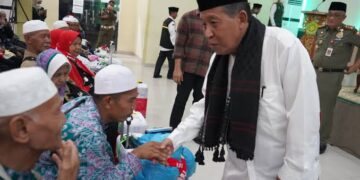 Wagub Sani Sambut Kepulangan Jamaah Haji Kloter Pertama dan Pastikan Semua dalam Kondisi Sehat