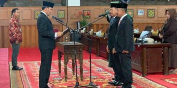 Ketua DPRD Jambi Pimpin Rapat PAW Ismed dan Andarno.