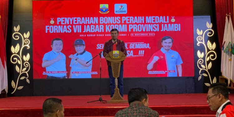 Edi Purwanto Serahkan Bonus Atlit Kormi Peraih Mendali di Fornas Jabar