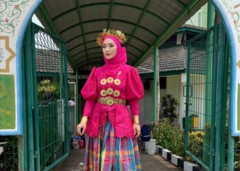 Mantab Berhijab Usai Pulang Umrah, Zaskia Gotik Tuai Pujian