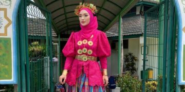 Mantab Berhijab Usai Pulang Umrah, Zaskia Gotik Tuai Pujian