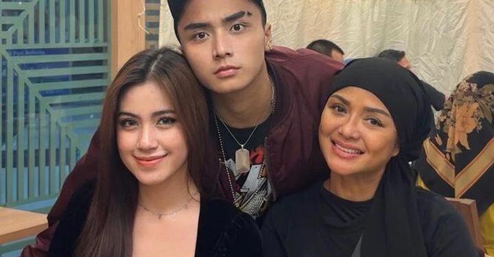 Betharia Sonata Rela Tak Tidur di Kasur Selama Leon Dozan Dipenjara