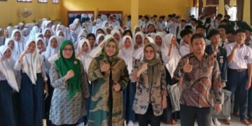 Anggota Dewan Prov Jambi Hadiri dan Beri Motivasi di Kegiatan MPLS SMKN 1 Tebo