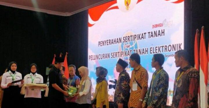 Ketua DPRD, Edi Purwanto Hadiri Peluncuran Seritifikat Tanah Elektronik Program BPN