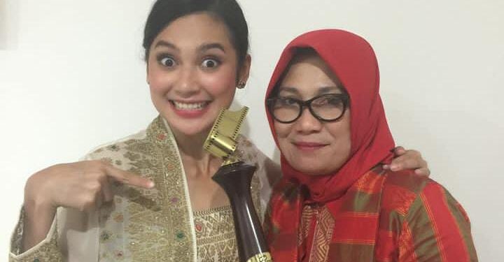 Tak Lepas dari Konflik, Indah Permatasari Tetap Ucapkan Hari Ibu