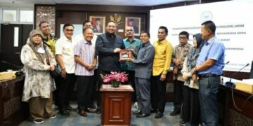 Pinto Pimpin Bapemperda Study Banding ke DPRD Sumatera Barat