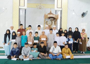 Bupati Tanjab Barat Safari Jum’at di Masjid As-Shahabah komplek BTN Manunggal 1 dan Berikan Santunan