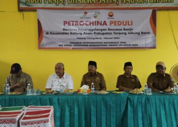 Pemkab Tanjabar Salurkan 229 Paket Bantuan Penanggulangan Bencana Banjir di Kecamatan Batang Asam