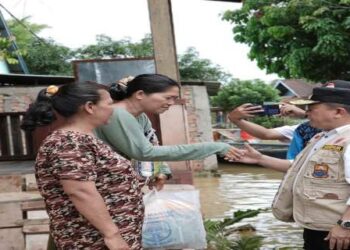 Guberur Al Haris Tinjau Banjir di Sijenjang dan Seberag Kota Jambi