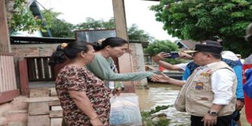 Guberur Al Haris Tinjau Banjir di Sijenjang dan Seberag Kota Jambi