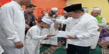 Hadiri Isra’ Mi’raj Di Masjid Cheng Hoo, Gubernur Al Haris Beri Bantuan Kepada Anak Yatim dan Kaum Dhuafa