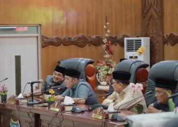 Bupati Tanjung Jabung Barat, Drs. H. Anwar Sadat, M.Ag Hadiri Buka Bersama dengan Pimpinan dan Anggota DPRD