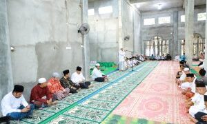 Bupati Tanjab Barat Laksanakan Kunjungan Safari Ramadan 1445 H ke Masjid Jami’ Baitul Makmur Desa Rantau Benar