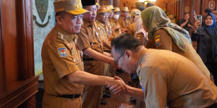 Gubernur Al Haris Gelar Halal Bihalal dengan Pegawai Pemprov Jambi di Hari Pertama Kerja