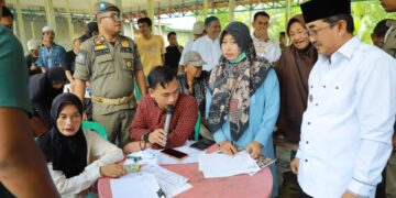 Bupati Tanjab Barat Tinjau Operasi Pasar Elpiji 3 Kg di Kuala Betara, Pastikan Distribusi Lancar dan Tepat Sasaran