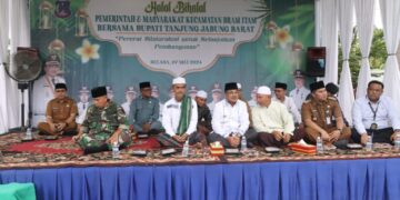 Hadiri Halal Bihalal di Kecamatan Bram Itam, Bupati sampaikan Kabar Gembira akan Menaikan Gaji Aparat Desa