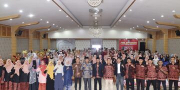 Bupati Tanjab Barat Hadiri Pelepasan Siswa/i Kelas XII dan Wisuda Tahfizul Qur’an Juz 30 SMAN 8 Tanjung Jabung Barat