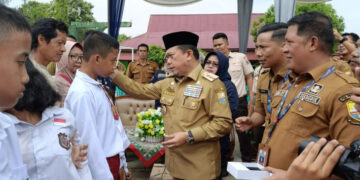 Belasan Ribu Siswa Tak Mampu Terima Bantuan Program Dumisake Pendidikan