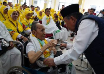 Wagub Sani Lepas 450 JCH Asal Jambi Diterbangkan ke Arab Saudi Via Embarkasi Batam