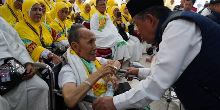 Wagub Sani Lepas 450 JCH Asal Jambi Diterbangkan ke Arab Saudi Via Embarkasi Batam