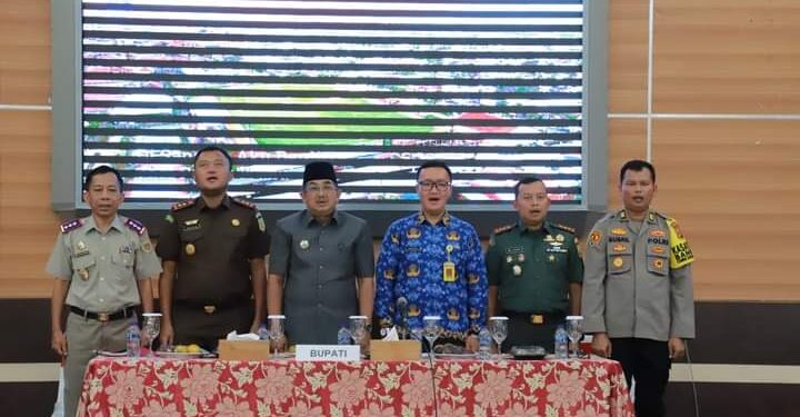 Bupati membuka sekaligus memimpin Sidang Gugus Tugas Reforma Agraria (GTRA)