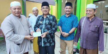 Bupati Tanjab Barat Apresiasi Inovasi Pengurus Masjid Ukhuwah dengan Program “Ngopi Sambil Berwakaf”