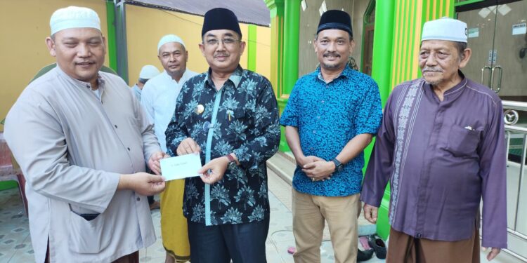 Bupati Tanjab Barat Apresiasi Inovasi Pengurus Masjid Ukhuwah dengan Program “Ngopi Sambil Berwakaf”