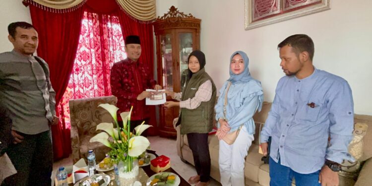 Coklit Dimulai, Pantarlih Langsung Lakukan Coklit di Kediaman Rumah Ketua DPRD Jambi