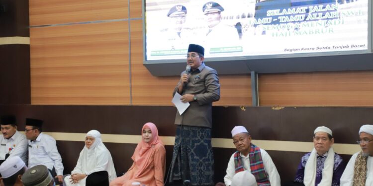 Bupati Tanjab Barat Lepas 398 Jamaah Haji, Titip Doa untuk Kemajuan Kabupaten