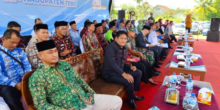 Anggota DPRD Jambi Hadiri Pengukuhan Kades dan BPD se-Kabupaten Tebo