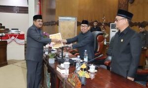 Bupati Anwar Sadat Hadiri Rapat Paripurna DPRD Bahas 6 Rancangan Perda Kabupaten Tanjung Jabung Barat