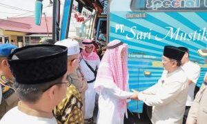 Bupati Anwar Sadat Sambut Kepulangan 96 Jamaah Haji Asal Tanjab Barat di Alun-Alun Kota Tungkal