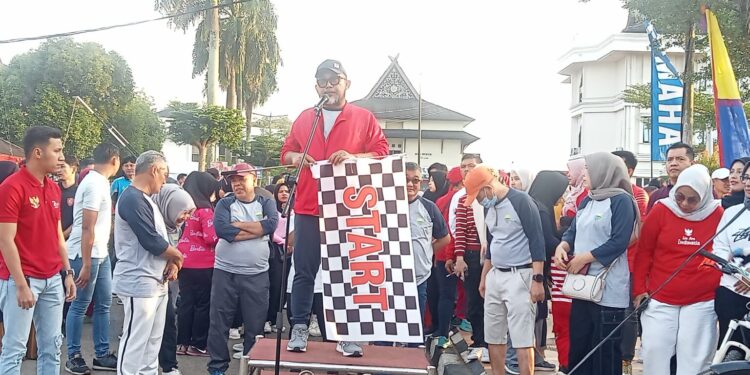 Sekda Provinsi Jambi Lepas Peserta Jalan dan Sepeda Santai untuk Meriahkan HUT RI ke-79