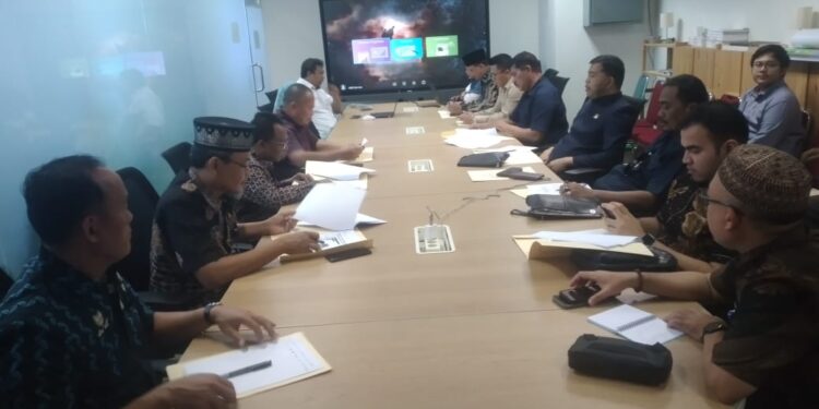 Komisi II DPRD Provinsi Jambi Konsultasikan Masalah Perambahan Hutan ke Kementerian Kehutanan