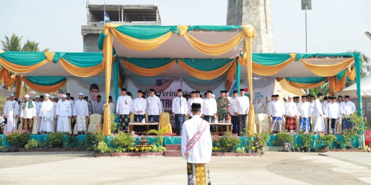 Pjs. Bupati Tanjab Barat Serukan Peran Santri dalam Membangun Masa Depan Bangsa pada Upacara Hari Santri Nasional 2024