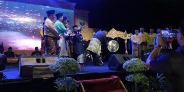 Pjs. Bupati Tanjab Barat Hadiri Malam Puncak Festival Baswara Nuraga Nusantara dalam Rangka Kenduri Swarnabhumi 2024