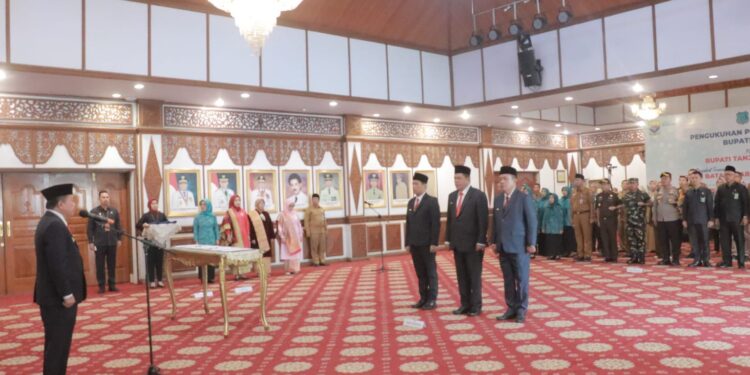 Sekda Tanjab Barat Hadiri Pengukuhan Pjs Bupati Tanjung Jabung Barat, dr. H. MHD. Fery Kusnadi